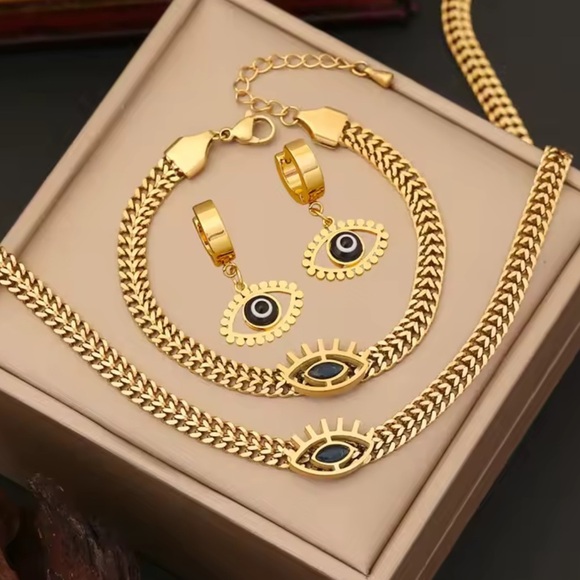 18K gold plated luxury evil Gold Eye Charm Bracelet - Picture 3 of 5